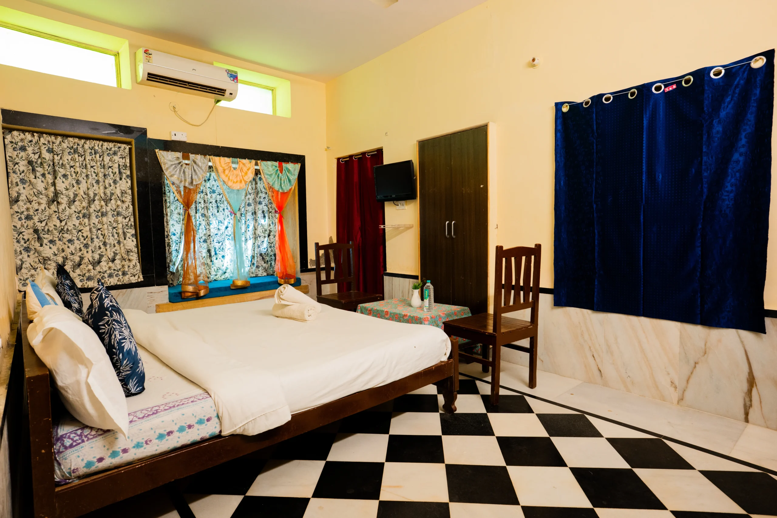 rumis-hotel-room