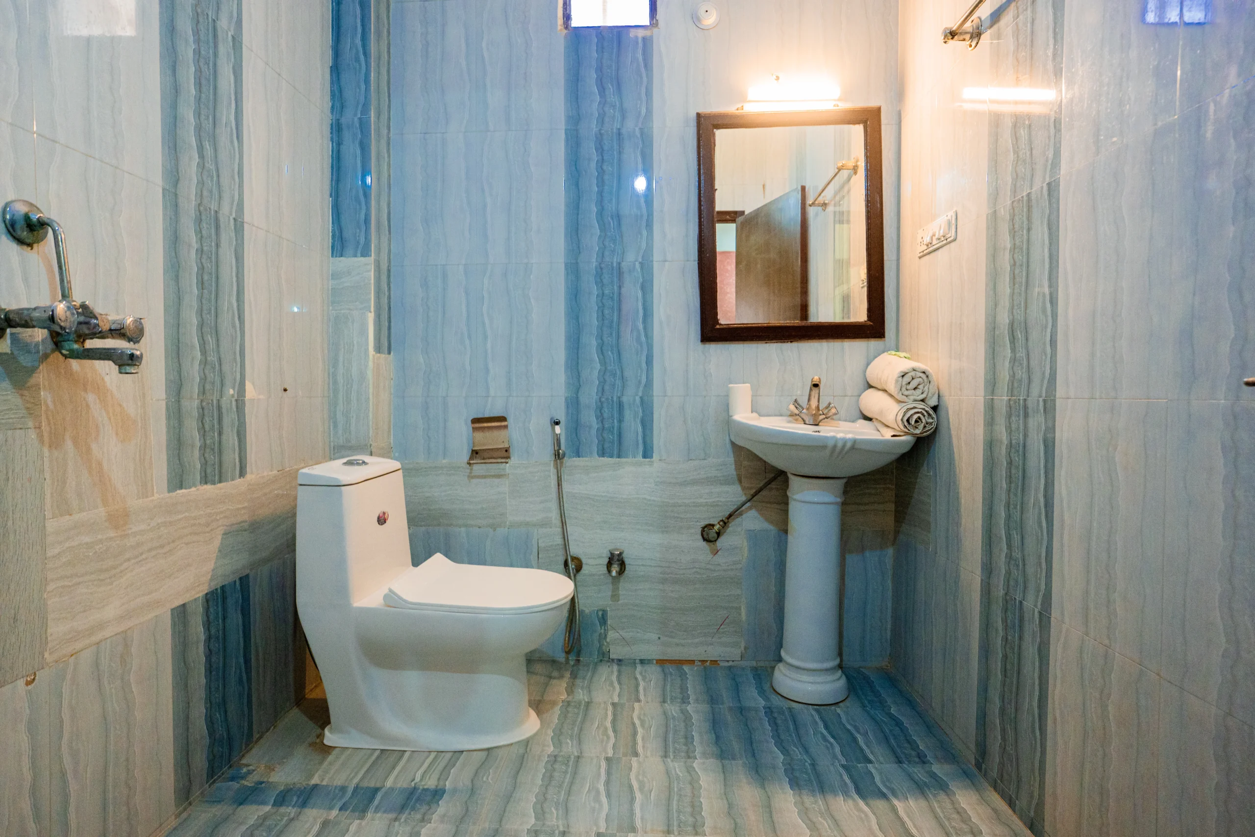 rumis-room-bathroom-1