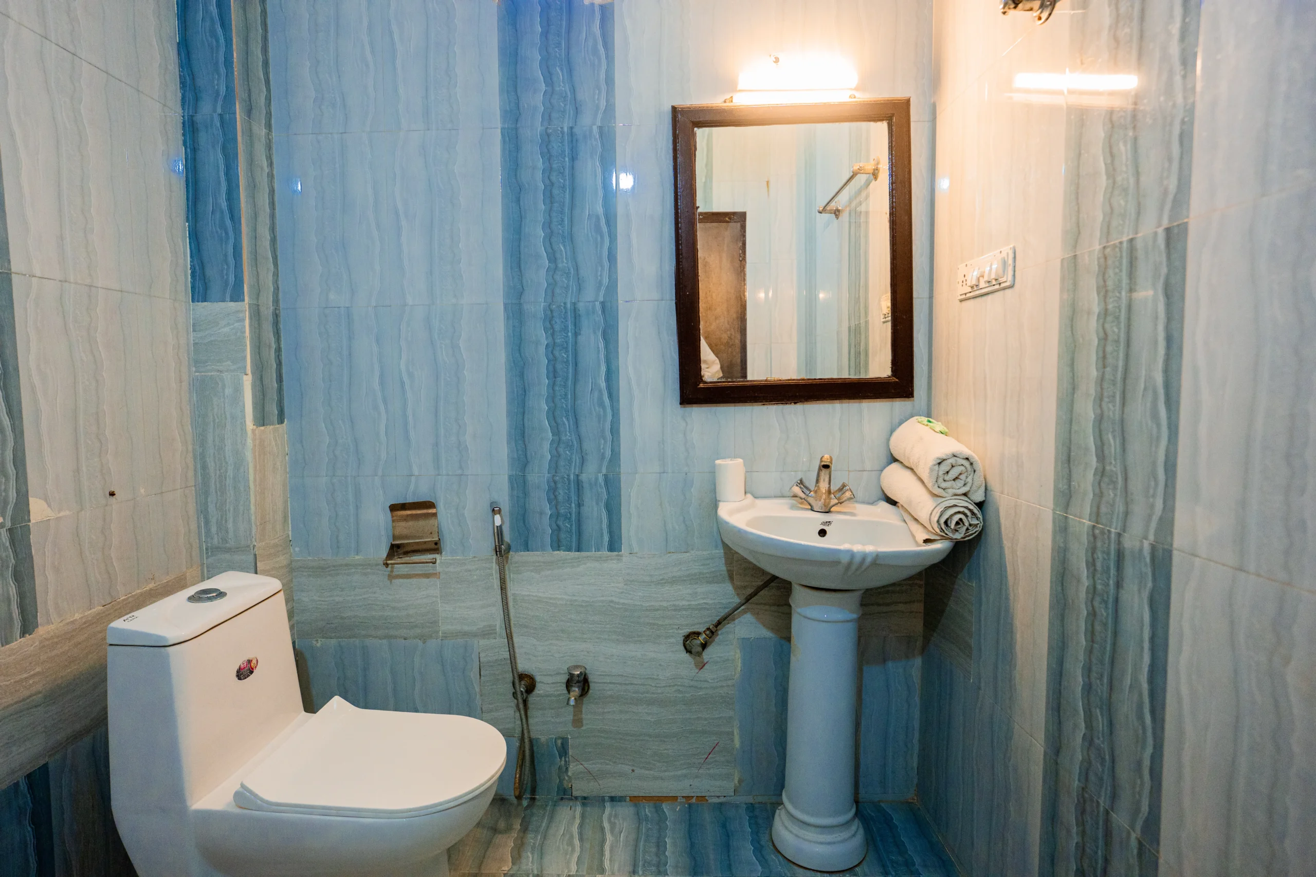 rumis-room-bathroom-2