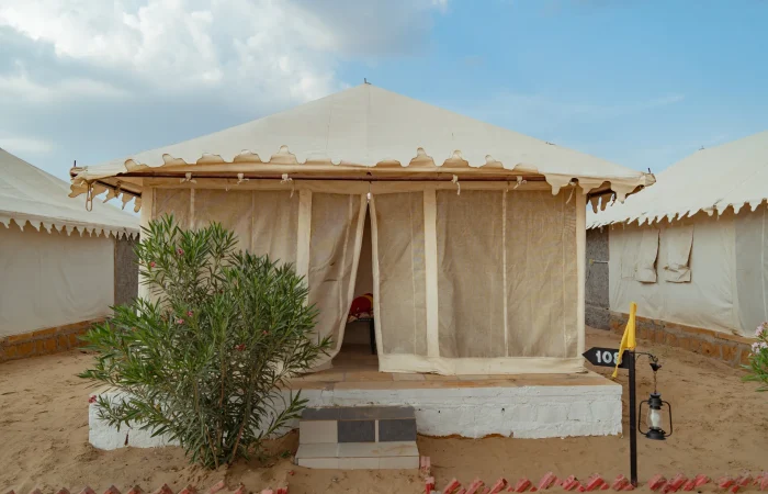 Luxury Super Deluxe Tent gate